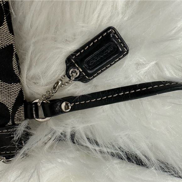 COACH Signature Hray/Black signature Wristlet - Picture 3 of 13